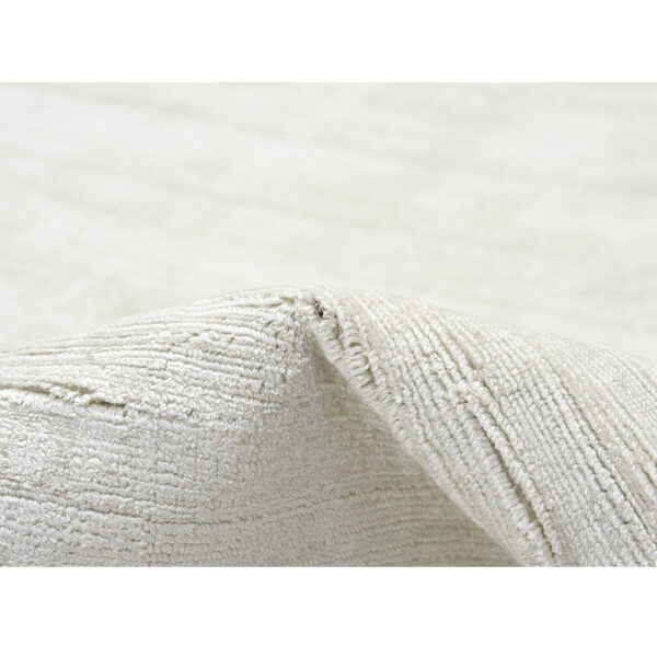 Aura De Luxe White Premium Rugs